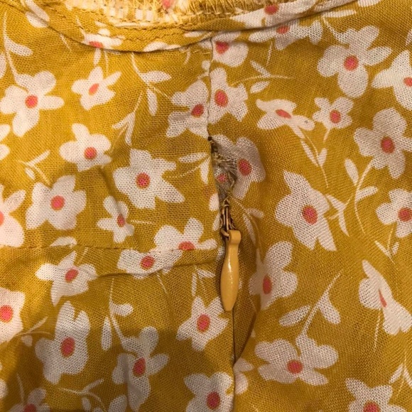 Princess Polly Yellow Floral Dress 🌼 - Picture 4 of 4